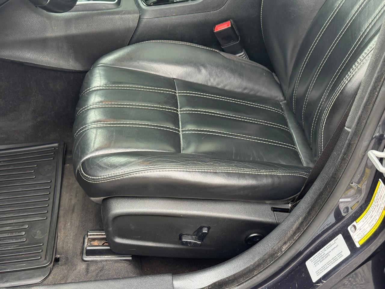 Chrysler 300 Vehicle Full-screen Gallery Image 18