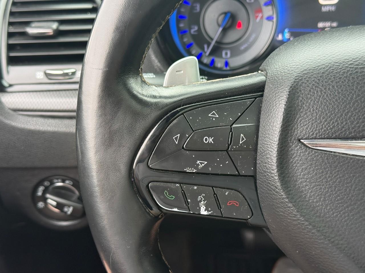 Chrysler 300 Vehicle Full-screen Gallery Image 19