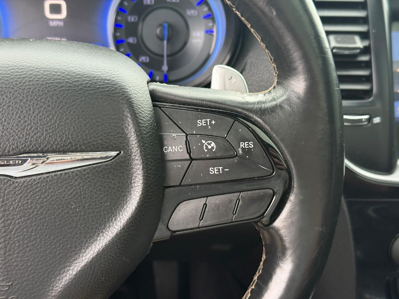 Chrysler 300 Vehicle Full-screen Gallery Image 20