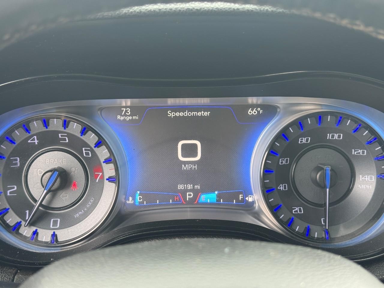 Chrysler 300 Vehicle Full-screen Gallery Image 21