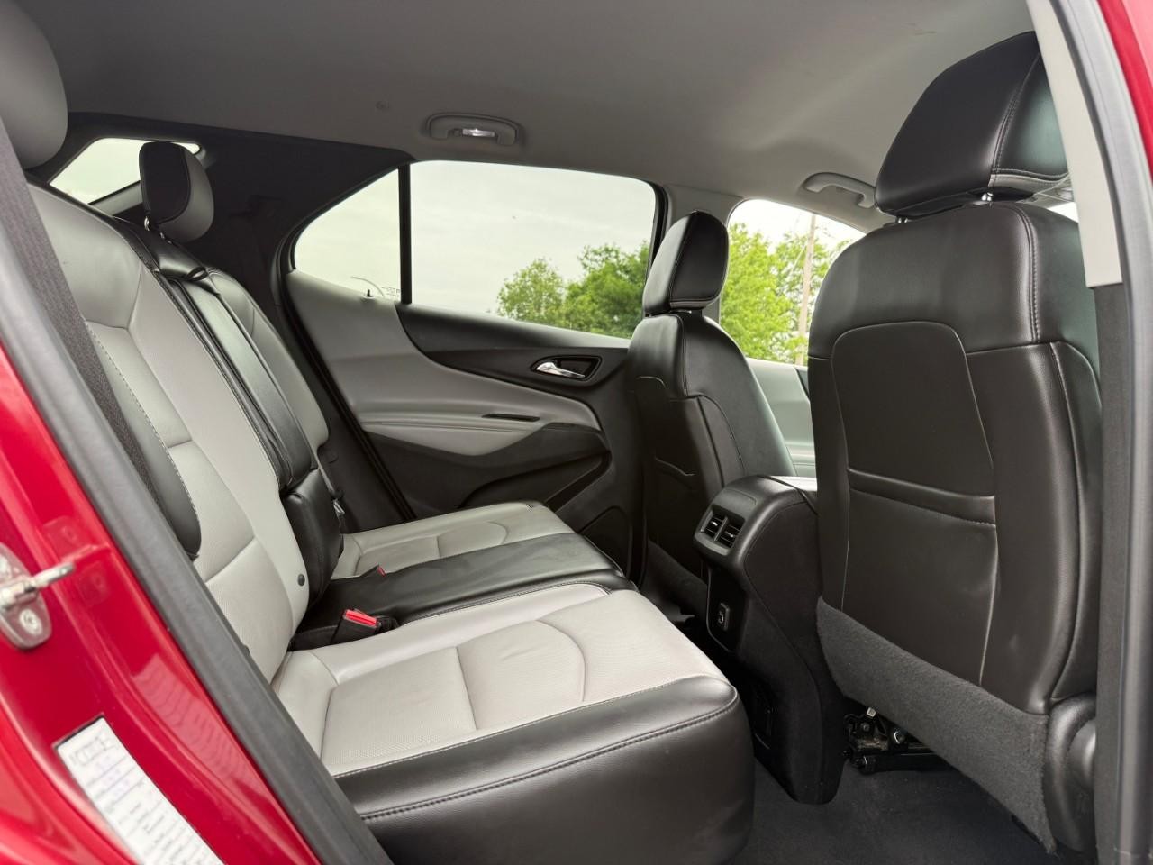 Chevrolet Equinox Vehicle Full-screen Gallery Image 11