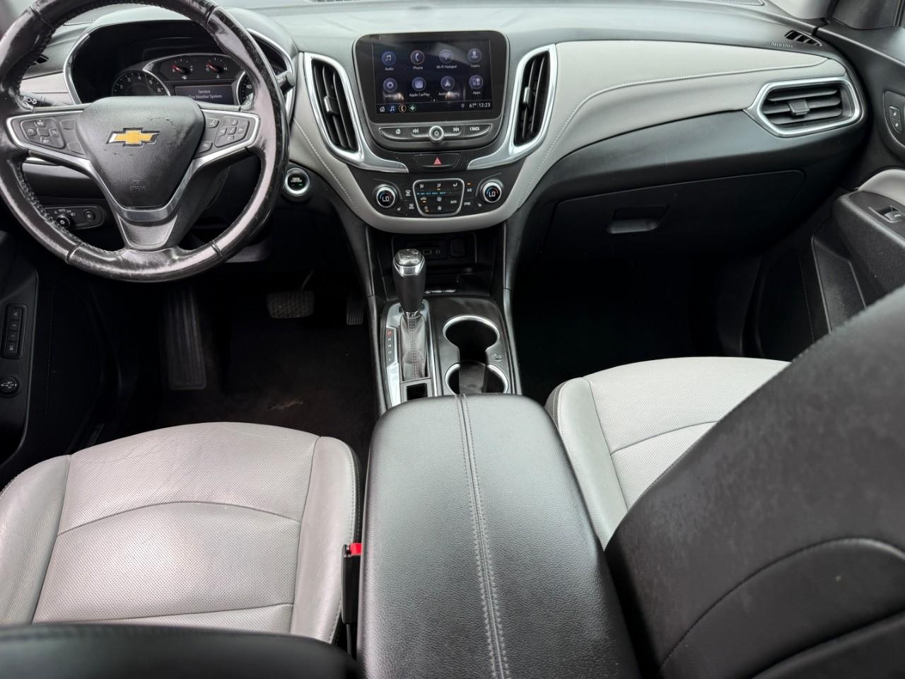 Chevrolet Equinox Vehicle Full-screen Gallery Image 12