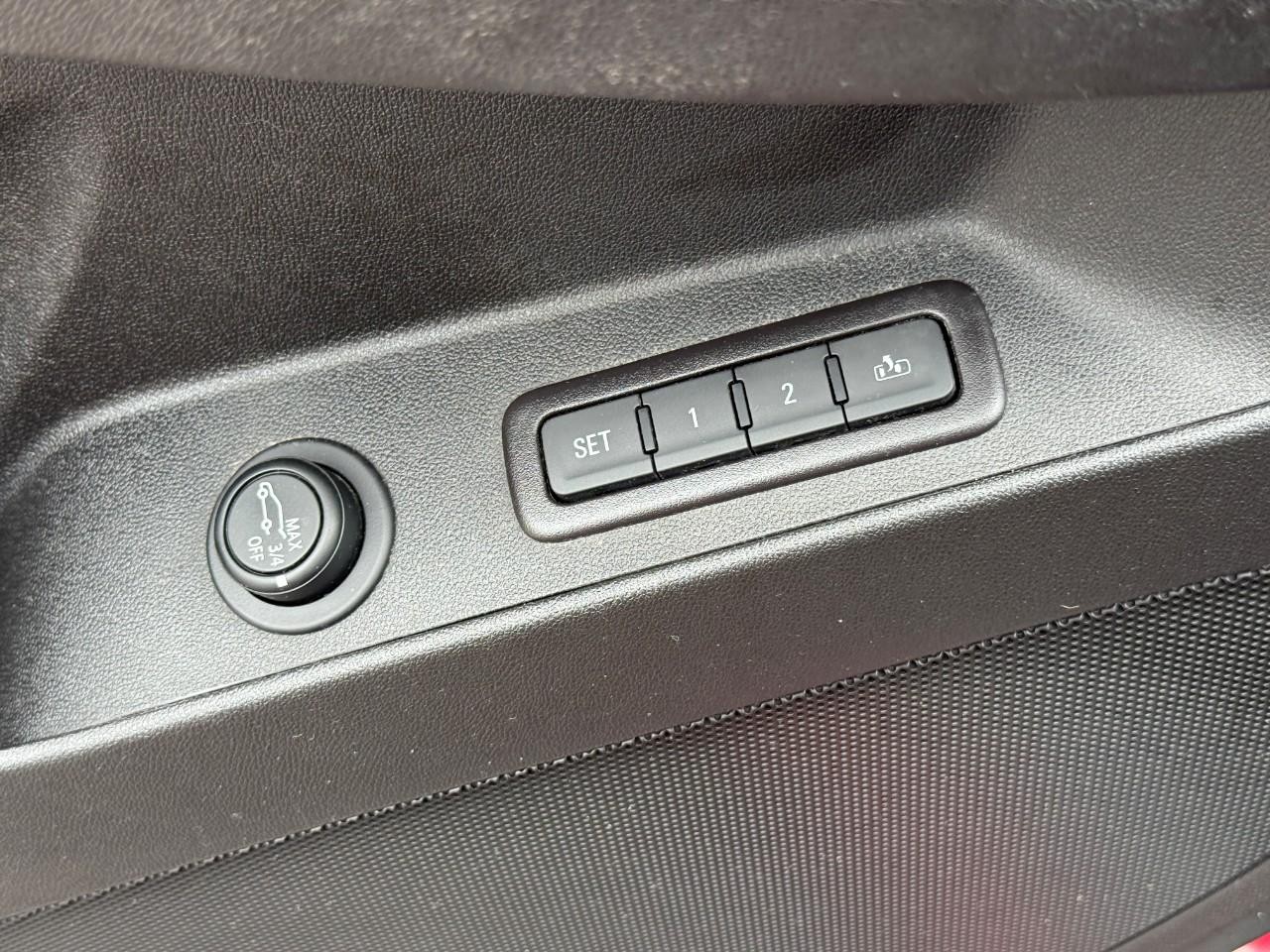 Chevrolet Equinox Vehicle Full-screen Gallery Image 18