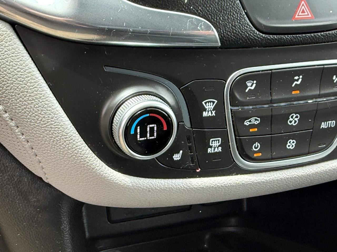 Chevrolet Equinox Vehicle Full-screen Gallery Image 24