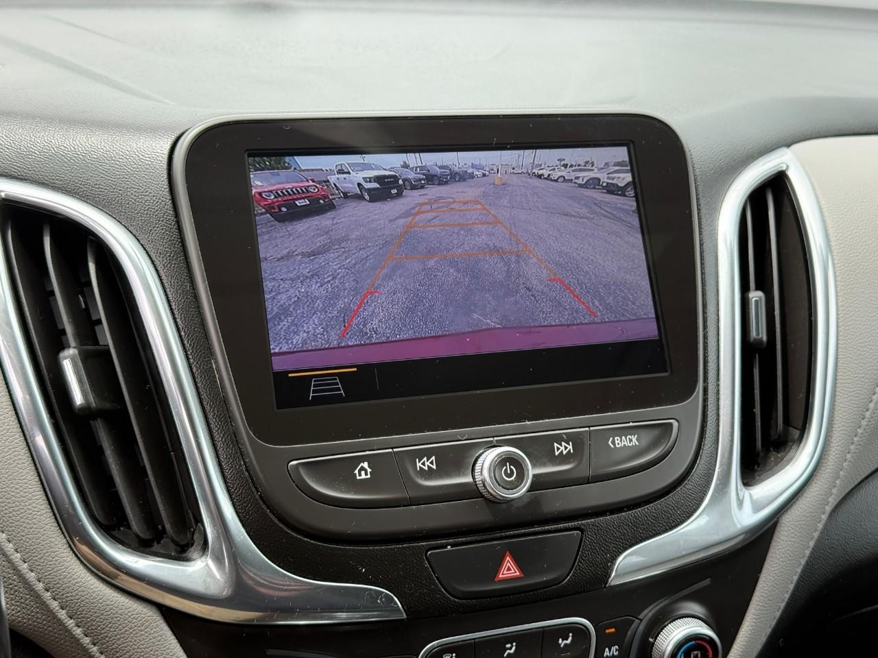 Chevrolet Equinox Vehicle Full-screen Gallery Image 25
