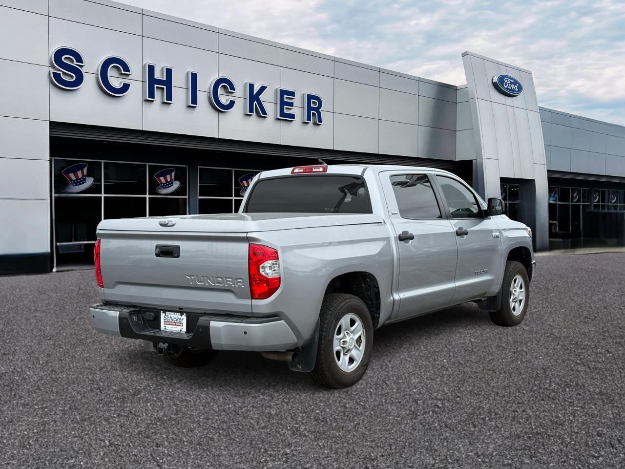 Toyota Tundra 2WD Vehicle Full-screen Gallery Image 02