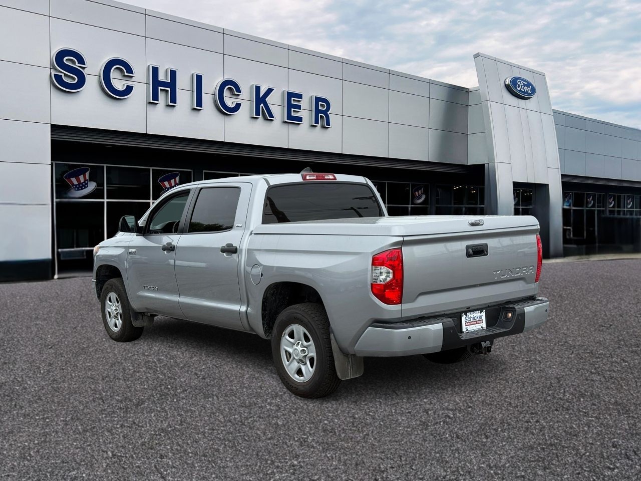 Toyota Tundra 2WD Vehicle Full-screen Gallery Image 03
