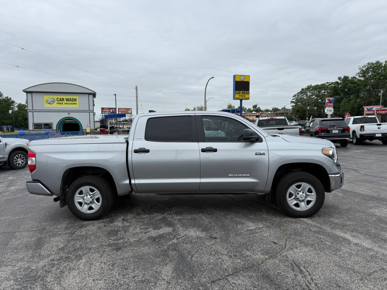 Toyota Tundra 2WD Vehicle Full-screen Gallery Image 05