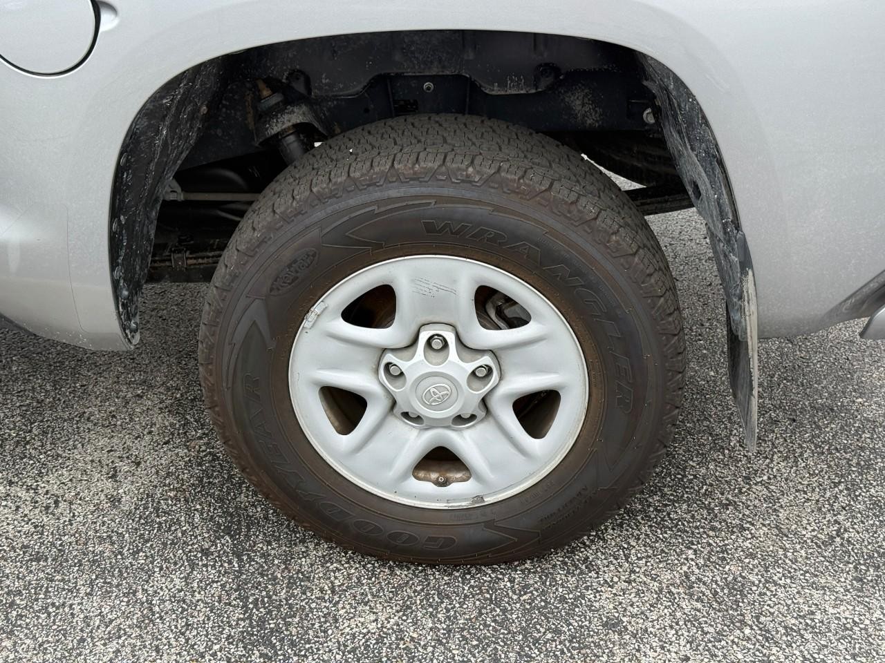 Toyota Tundra 2WD Vehicle Full-screen Gallery Image 06