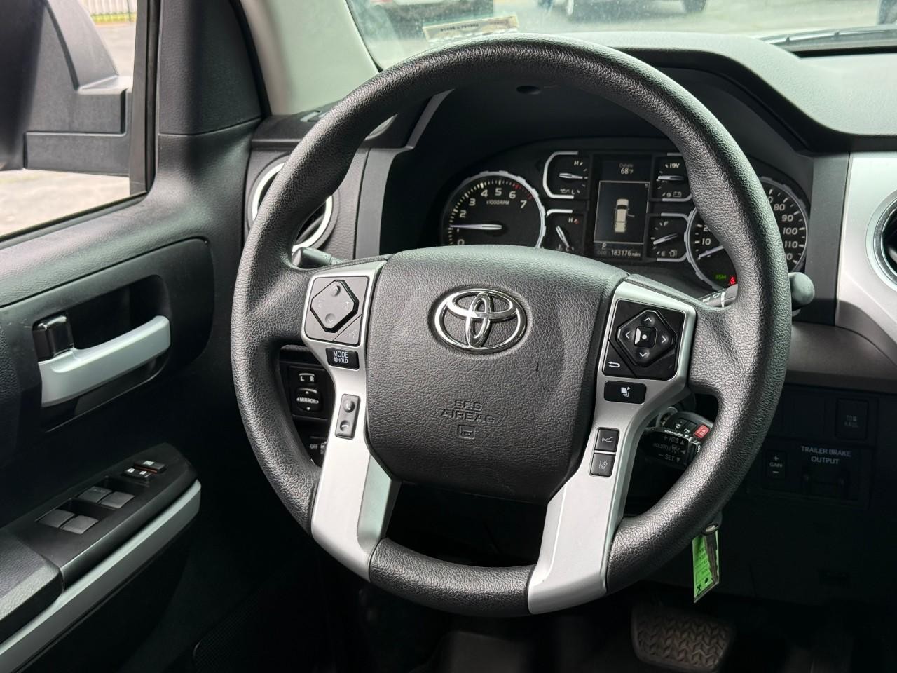 Toyota Tundra 2WD Vehicle Full-screen Gallery Image 11