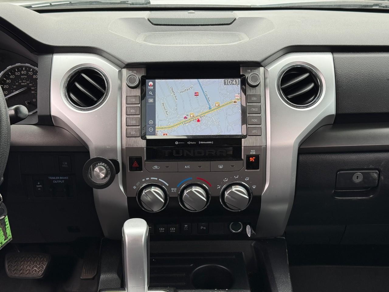 Toyota Tundra 2WD Vehicle Full-screen Gallery Image 12