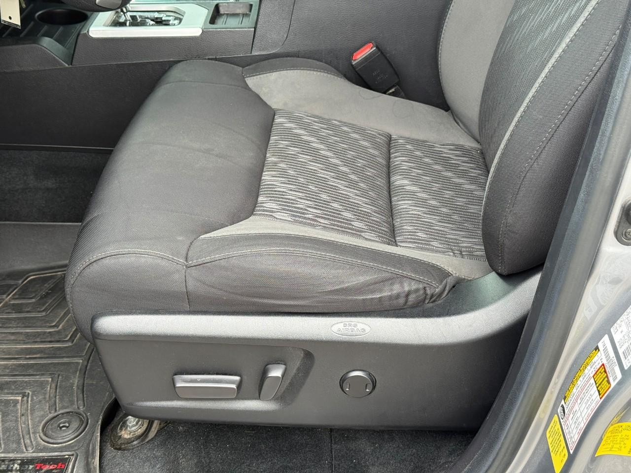 Toyota Tundra 2WD Vehicle Full-screen Gallery Image 15