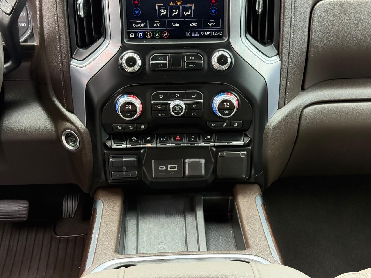 GMC Sierra 1500 Vehicle Full-screen Gallery Image 12