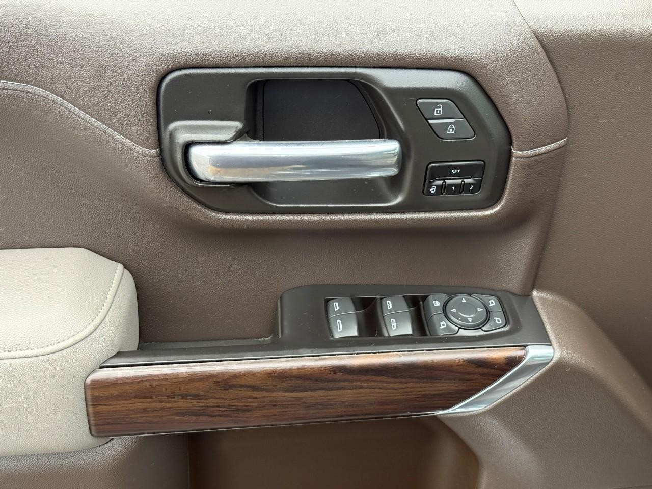 GMC Sierra 1500 Vehicle Full-screen Gallery Image 13