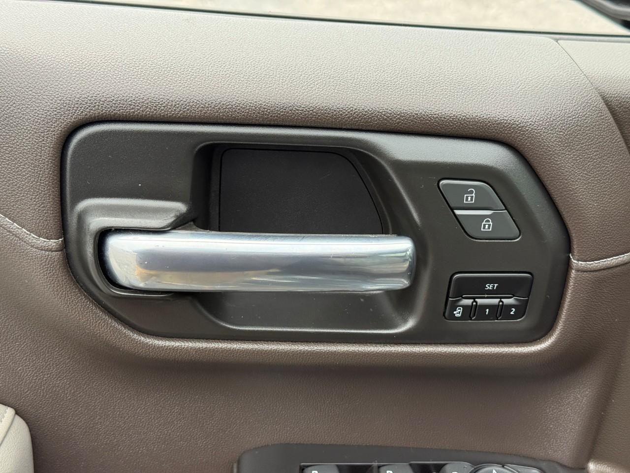 GMC Sierra 1500 Vehicle Full-screen Gallery Image 14