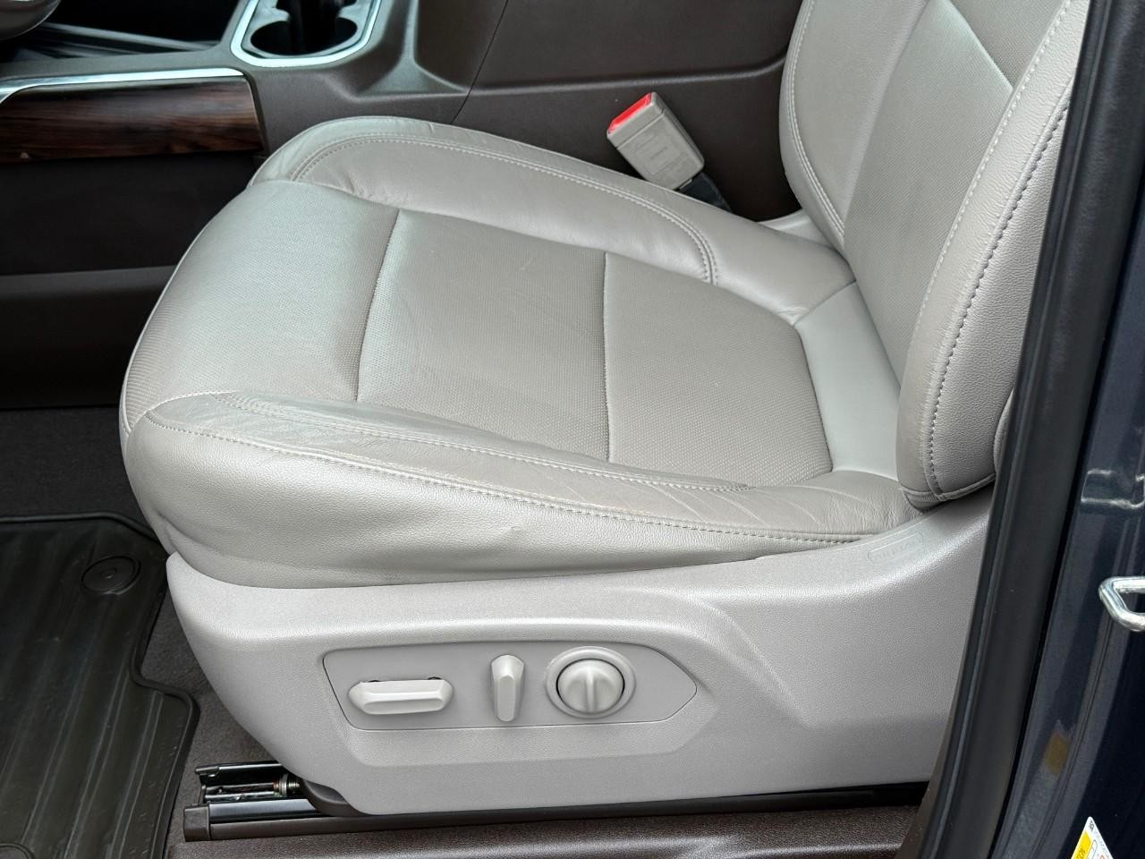 GMC Sierra 1500 Vehicle Full-screen Gallery Image 15