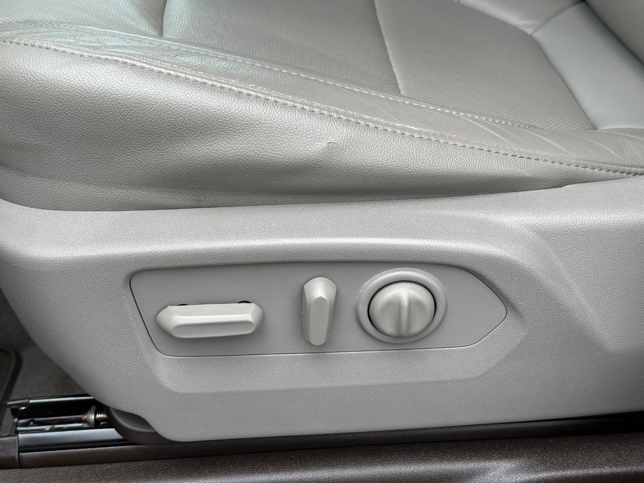 GMC Sierra 1500 Vehicle Full-screen Gallery Image 16