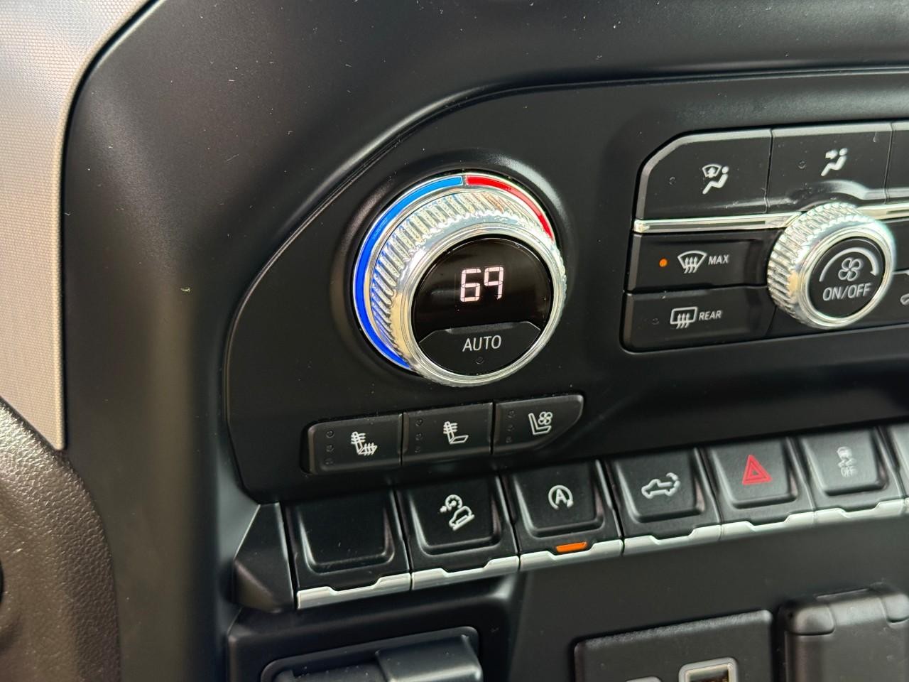 GMC Sierra 1500 Vehicle Full-screen Gallery Image 19