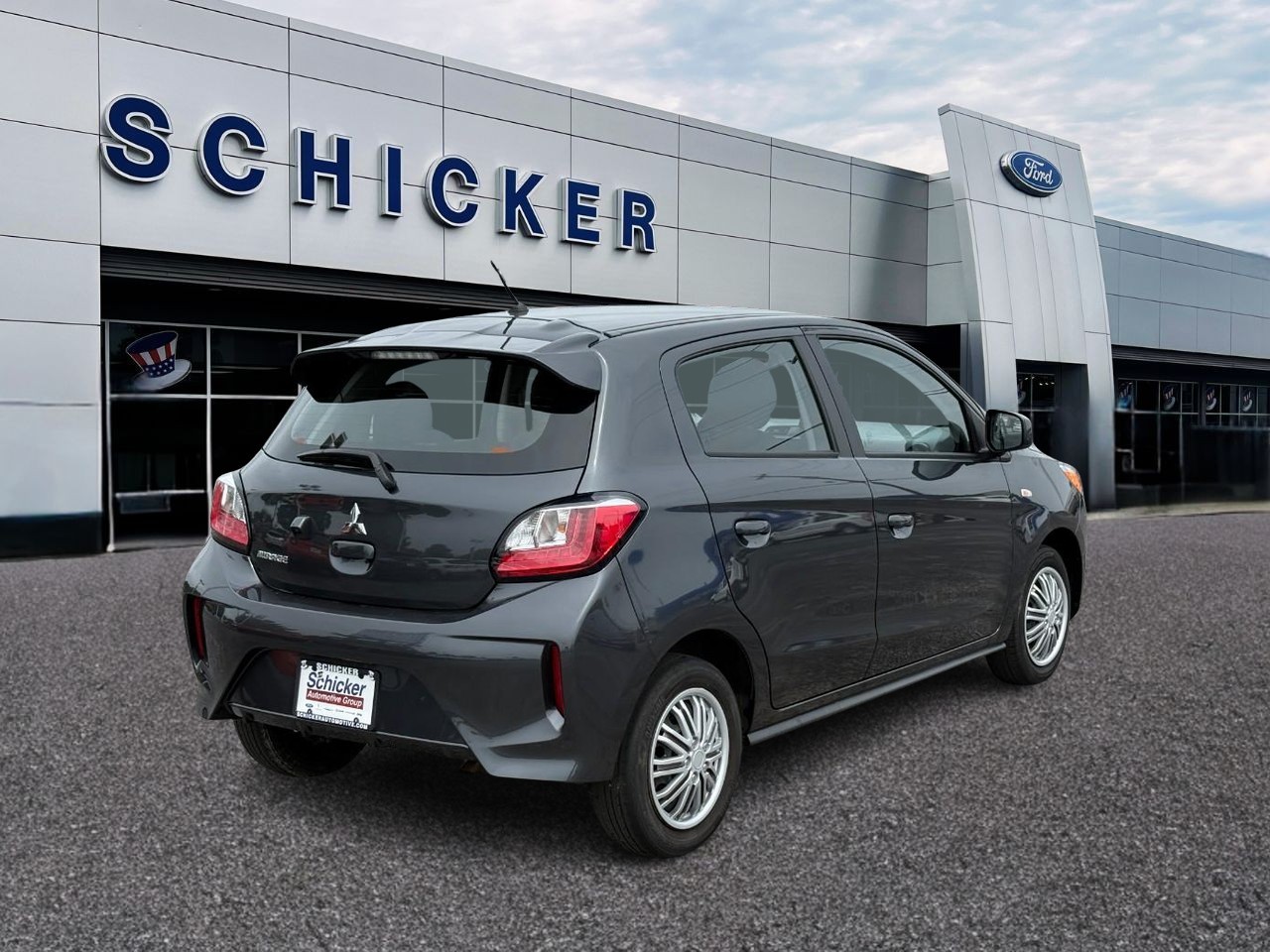Mitsubishi Mirage Vehicle Full-screen Gallery Image 02