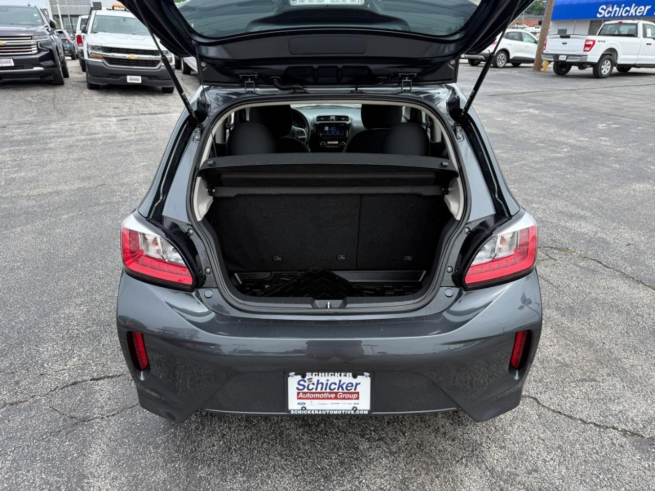 Mitsubishi Mirage Vehicle Full-screen Gallery Image 07