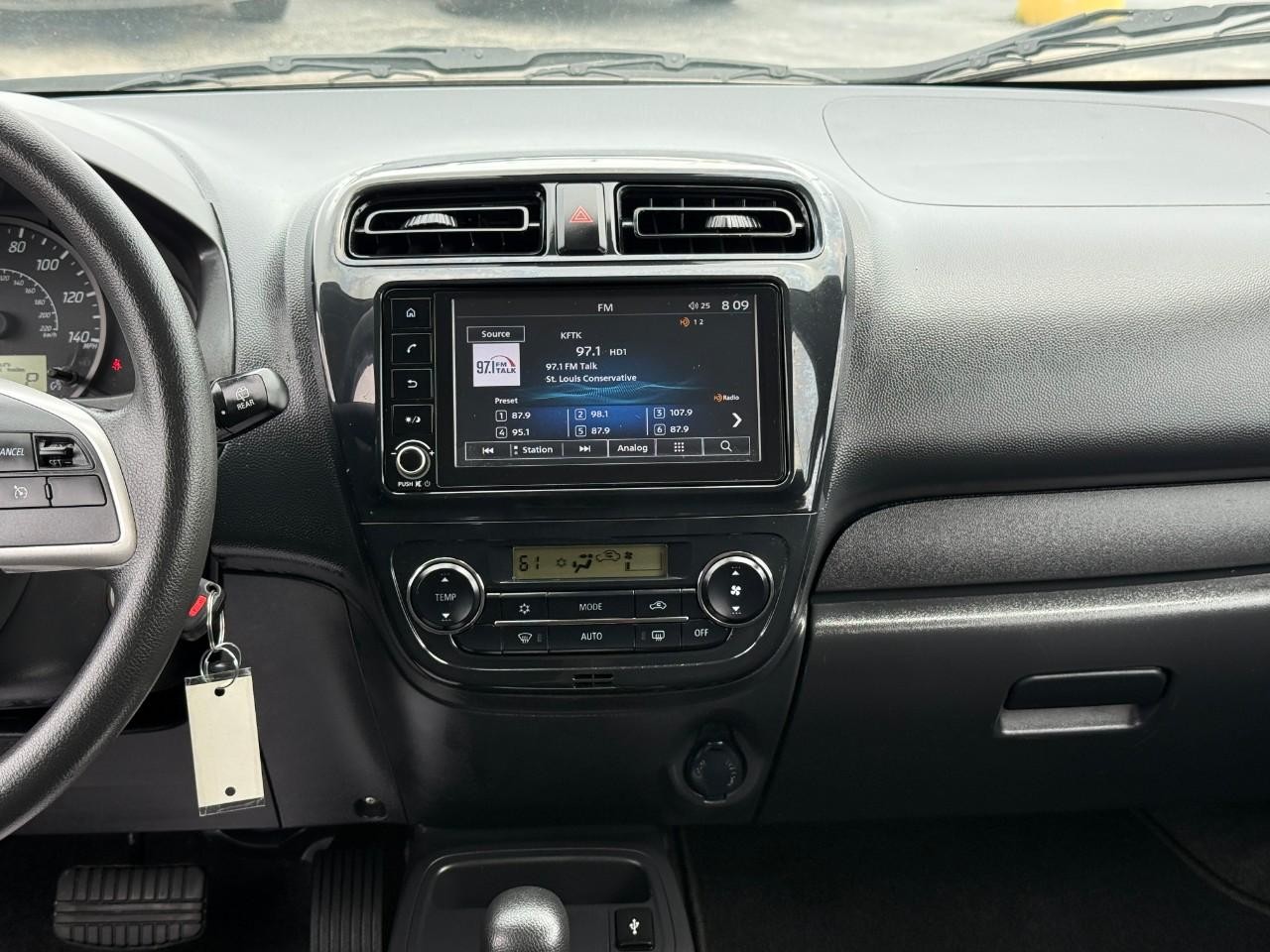 Mitsubishi Mirage Vehicle Full-screen Gallery Image 13
