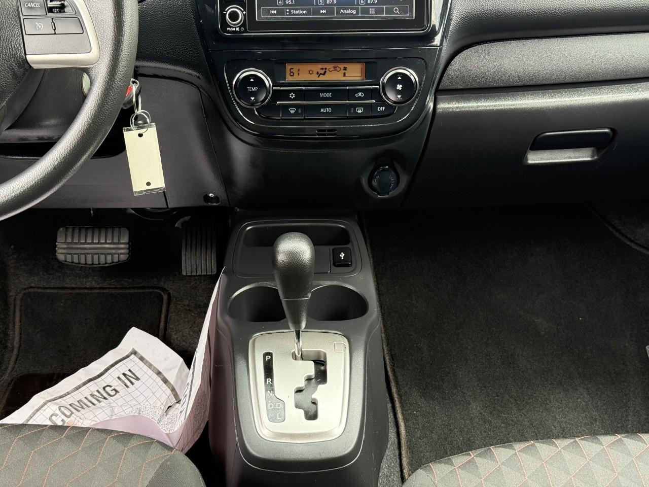 Mitsubishi Mirage Vehicle Full-screen Gallery Image 15