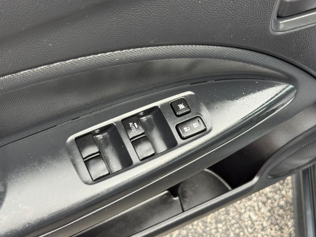 Mitsubishi Mirage Vehicle Full-screen Gallery Image 17