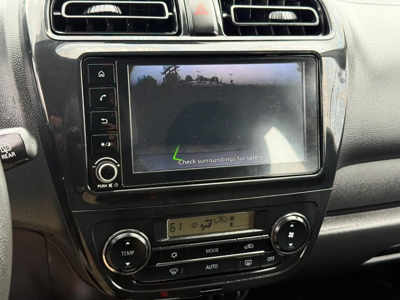 Mitsubishi Mirage Vehicle Full-screen Gallery Image 23