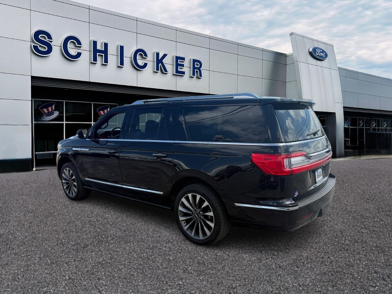 Lincoln Navigator L Vehicle Full-screen Gallery Image 03