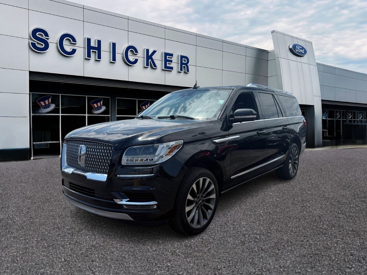 Lincoln Navigator L Vehicle Full-screen Gallery Image 04