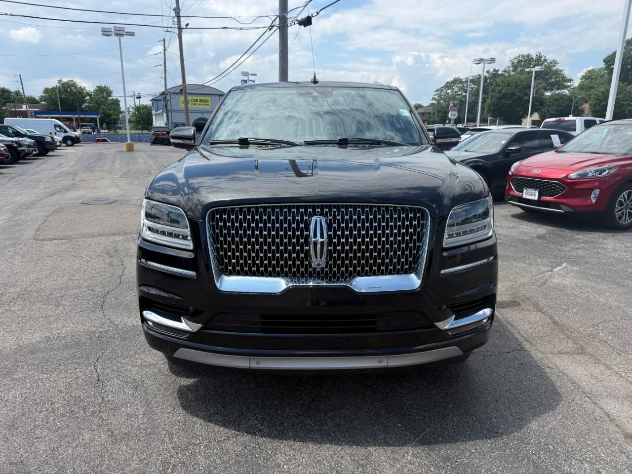 Lincoln Navigator L Vehicle Full-screen Gallery Image 06