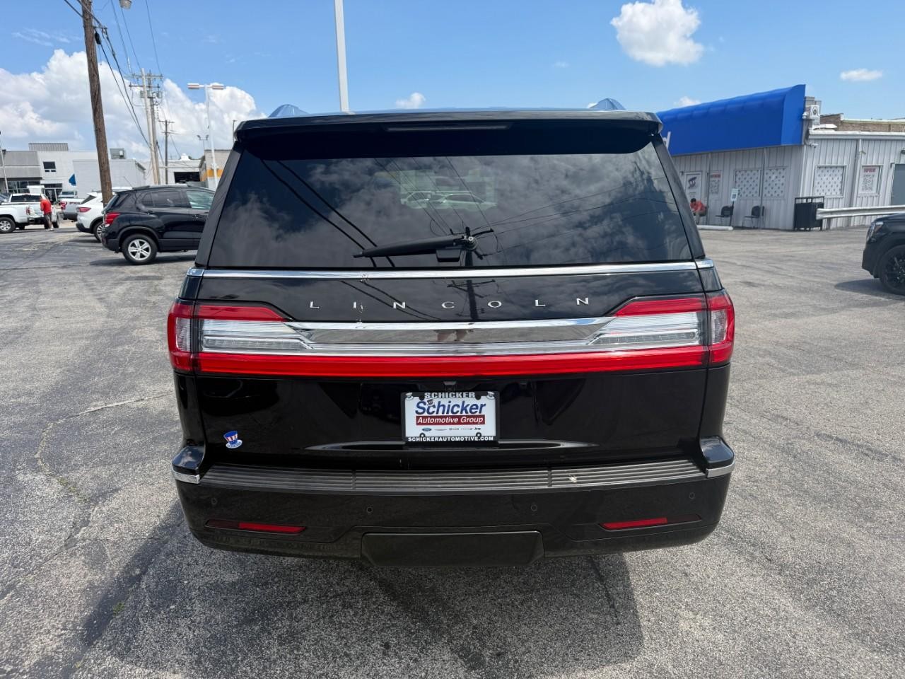 Lincoln Navigator L Vehicle Full-screen Gallery Image 07