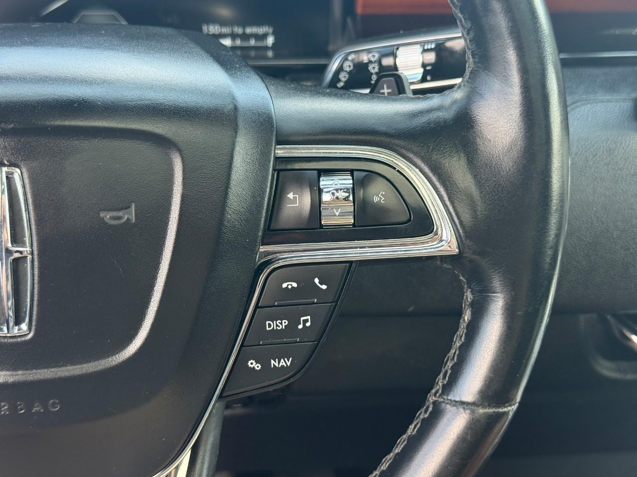 Lincoln Navigator L Vehicle Full-screen Gallery Image 19
