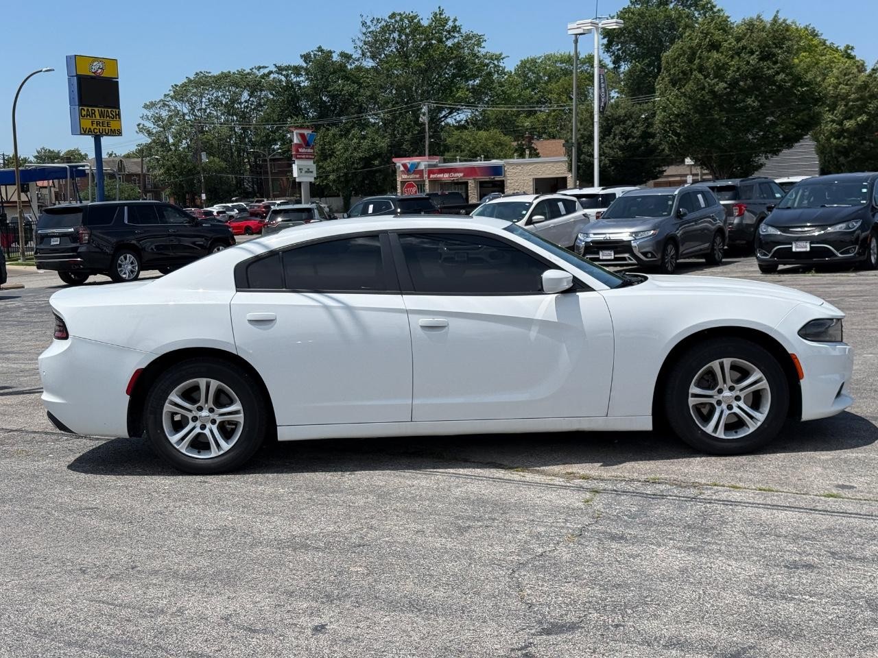 Dodge Charger Vehicle Full-screen Gallery Image 02