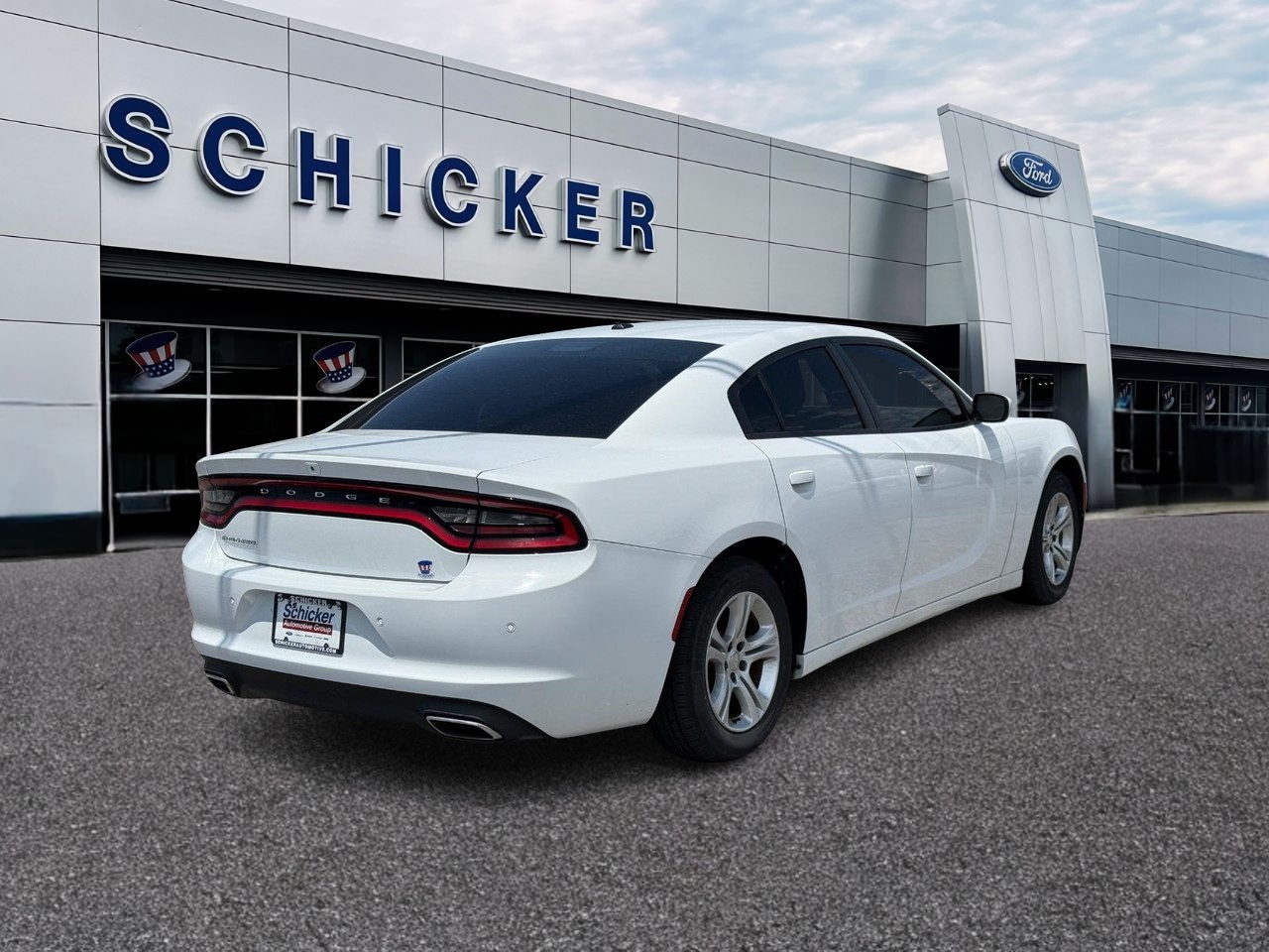Dodge Charger Vehicle Full-screen Gallery Image 03