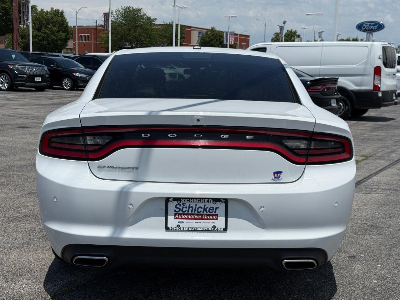 Dodge Charger Vehicle Full-screen Gallery Image 05