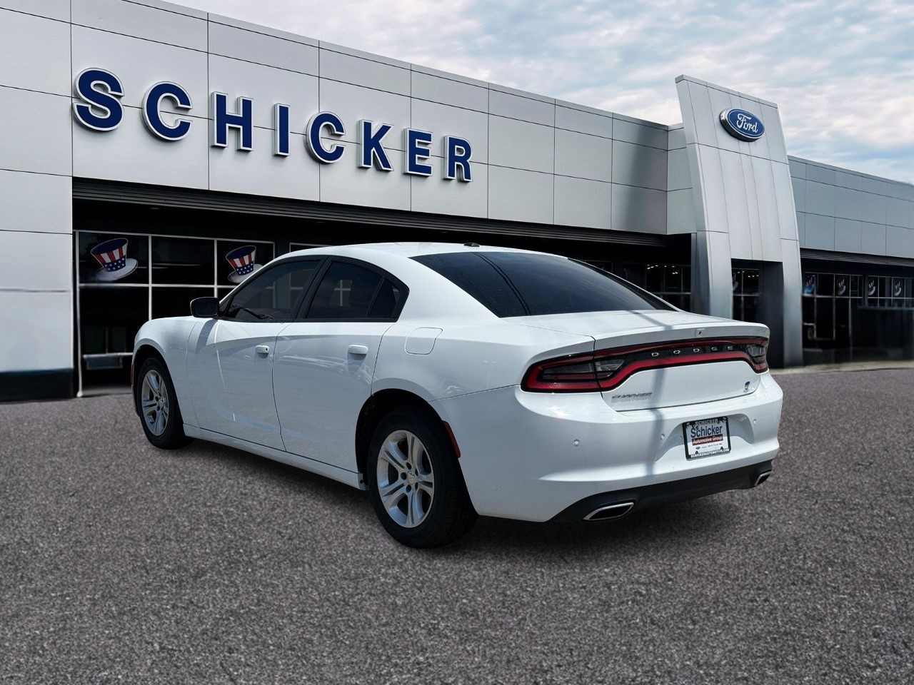 Dodge Charger Vehicle Full-screen Gallery Image 06