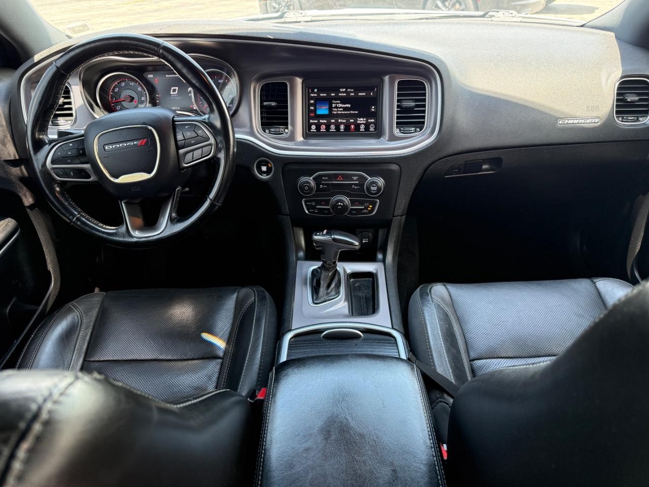 Dodge Charger Vehicle Full-screen Gallery Image 11