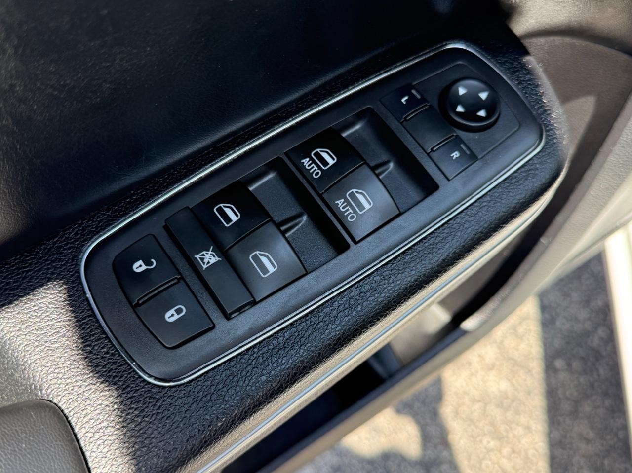 Dodge Charger Vehicle Full-screen Gallery Image 15