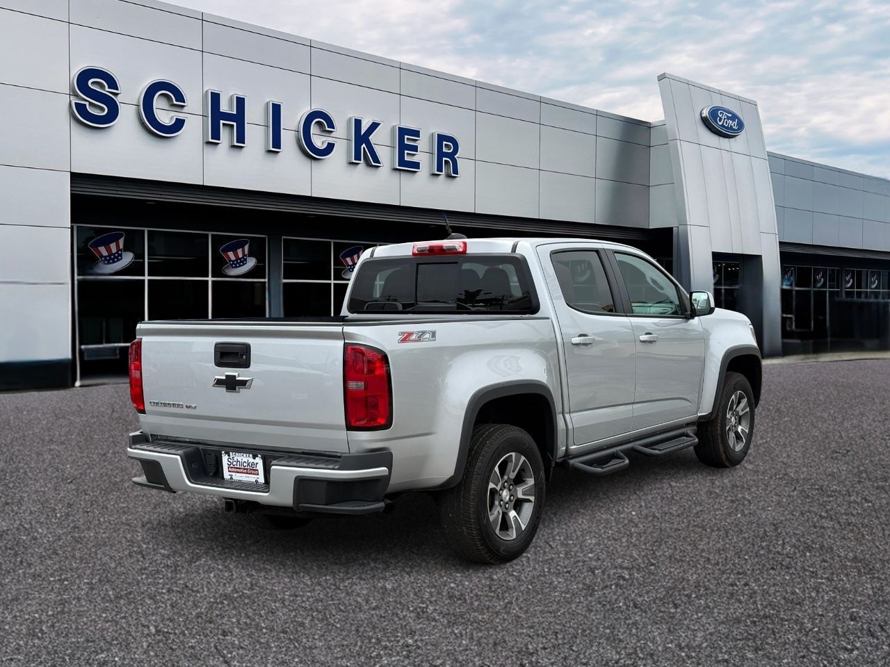 Chevrolet Colorado Vehicle Full-screen Gallery Image 02