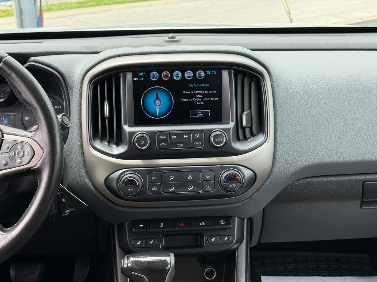 Chevrolet Colorado Vehicle Full-screen Gallery Image 13