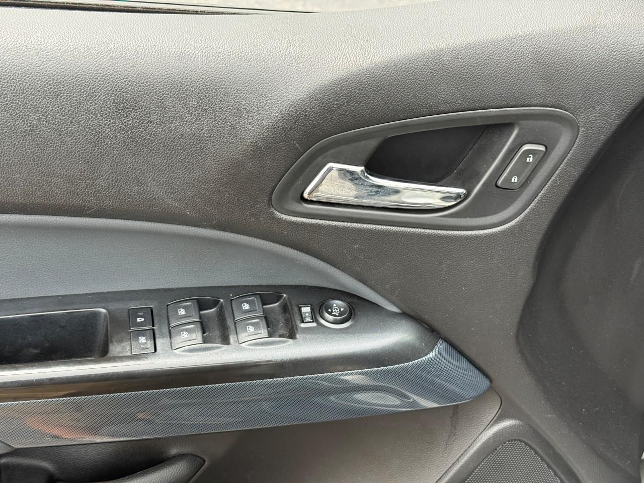 Chevrolet Colorado Vehicle Full-screen Gallery Image 16