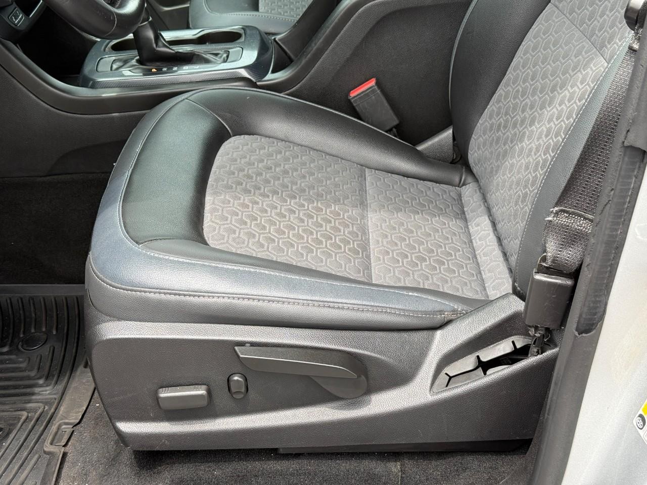 Chevrolet Colorado Vehicle Full-screen Gallery Image 18