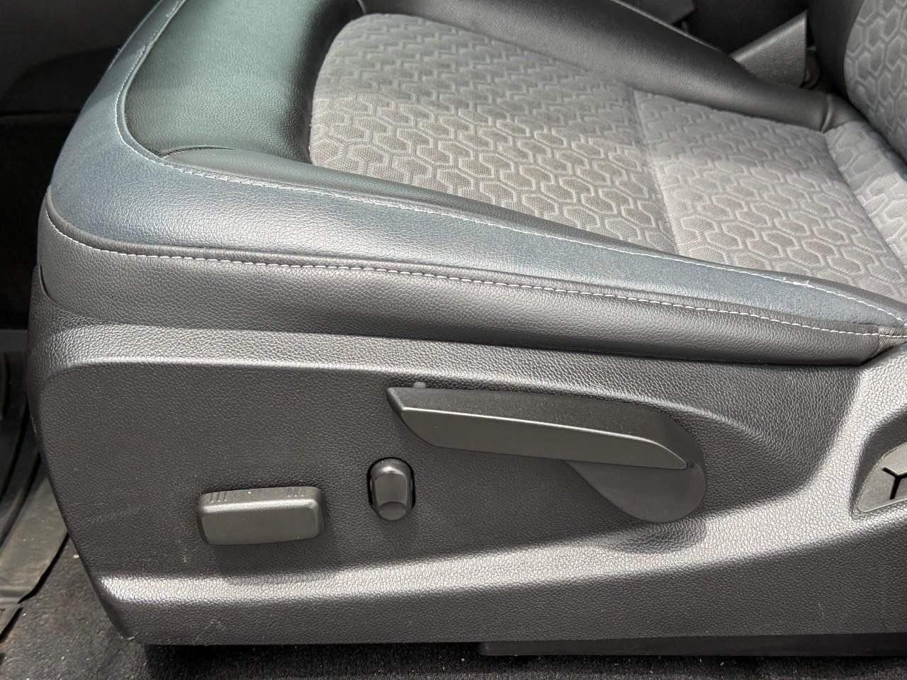 Chevrolet Colorado Vehicle Full-screen Gallery Image 19