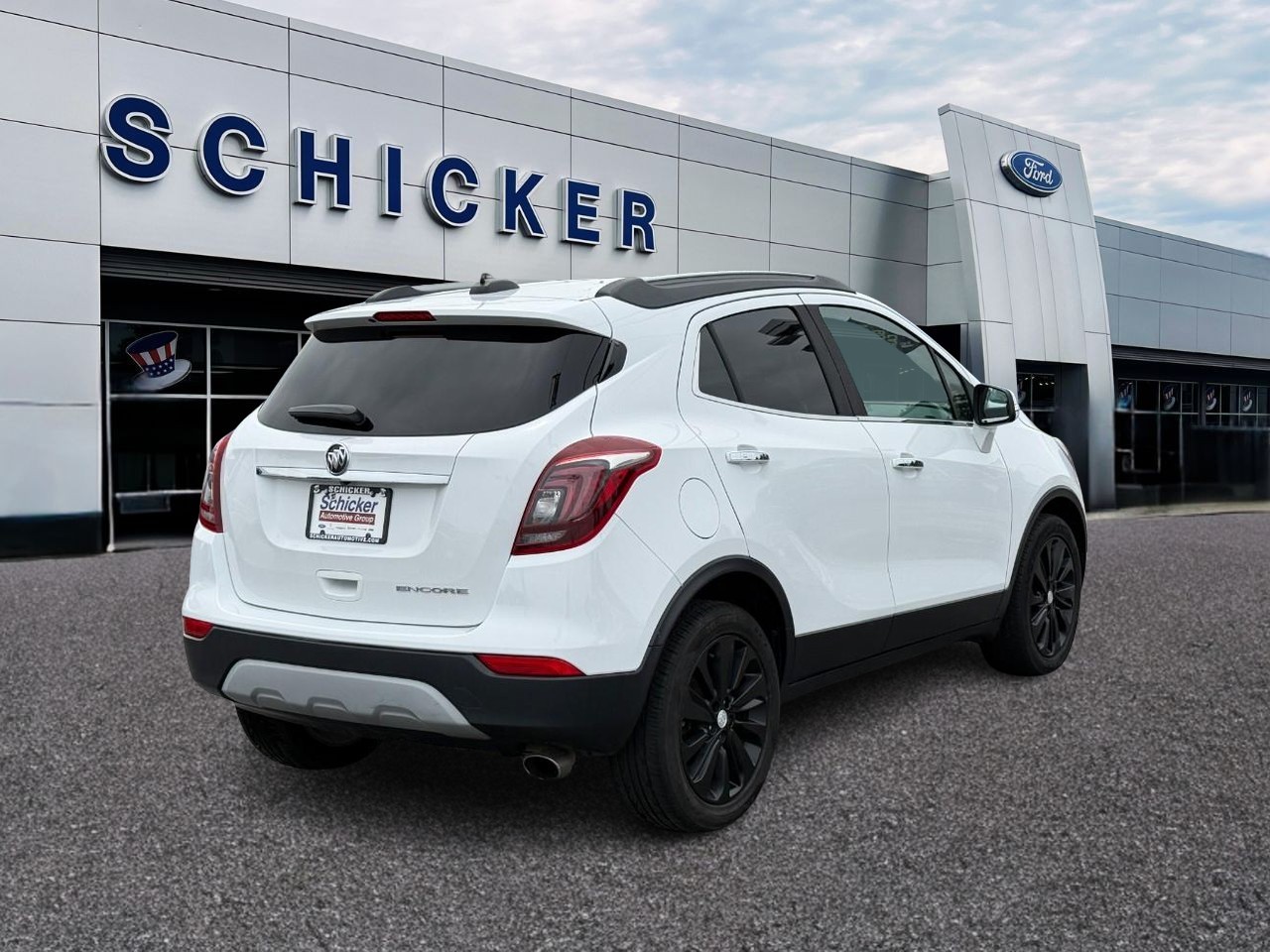 Buick Encore Vehicle Full-screen Gallery Image 02
