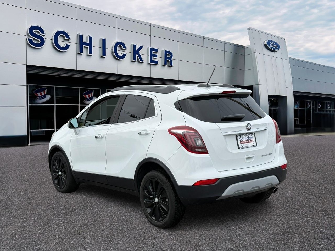 Buick Encore Vehicle Full-screen Gallery Image 03