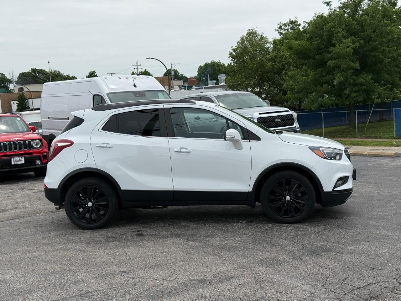 Buick Encore Vehicle Full-screen Gallery Image 05