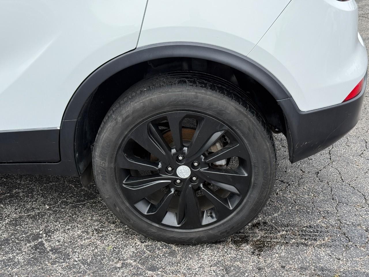 Buick Encore Vehicle Full-screen Gallery Image 06