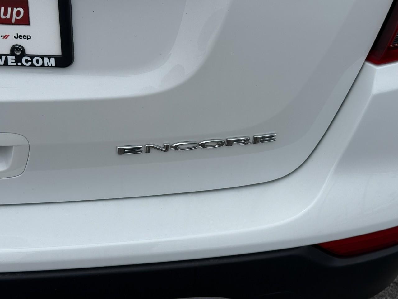 Buick Encore Vehicle Full-screen Gallery Image 07