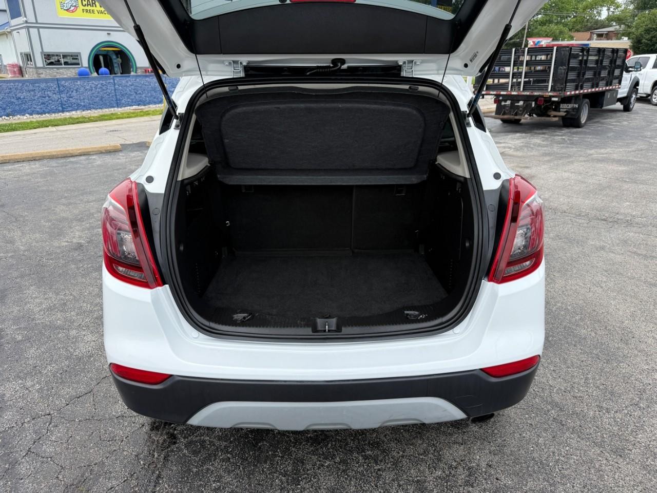 Buick Encore Vehicle Full-screen Gallery Image 08